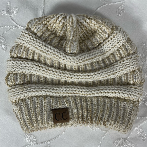 CC Exclusive Women’s Ivory Gold Knit Beanie Winter Hat Toboggan NWOT - Picture 6 of 8